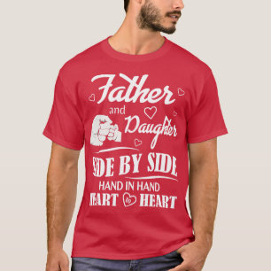 Vater und Tochter Seite von Hand in Hand T-Shirt