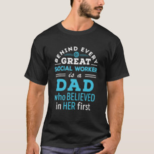 Vater von Sozialarbeitern glaubt an ihren ersten V T-Shirt