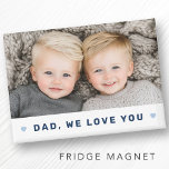 Vater wir Liebe Sie Foto Herzen blauen Väter Tag Magnet<br><div class="desc">Magnet mit Ihrem eigenen Foto und dem Text "Vater,  wir Liebe Sie" unten flankiert von hellblauen Herzen.</div>