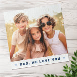 Vater wir Liebe Sie Foto Herzen blauen Väter Tag Puzzle<br><div class="desc">Jig sah ein Puzzle mit Ihrem eigenen Foto und dem Text "Vater,  wir Liebe Sie" unten flankiert von hellblauen Herzen.</div>