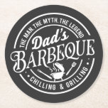 Vaters Barbeque | Mann, Myth, Legende Runder Pappuntersetzer<br><div class="desc">Dieser Untersetzer zeigt ein Design,  in dem steht: "Vaters Barbeque | Mann,  Myth,  Legend" mit einem GRILLEN Grill. Ideal für den Grillmeister in deinem Leben oder für den Vatertag.</div>