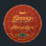 Vaters Garage-Imitate Neon Look Name Dunkelorange  Dartscheibe<br><div class="desc">Vaters Garage oder jede Namensgarage mit Neoneffekt auf einem orangefarbenen Hintergrund. Verwenden Sie einfach die Option "Personalisieren Sie diese Vorlage",  um den Text zu ändern. Immer öffnen und Qualität Service Grafik und Typografie mit jedem Datum.</div>