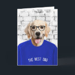 Vaters Geburtsdatum Goldener Rücktritt auf T - Shi Karte<br><div class="desc">Golden Retriever Hund in blauem T - Shirt und schwarze gerahmte Brillen auf Backsteinmauern zum Geburtstag des Vaters</div>