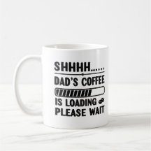 Vaters Kaffee lädt – Lustiger Tech-Mug/T-Shirt