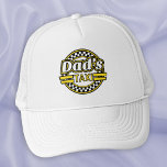 Vaters Taxi-Zeichen Truckerkappe<br><div class="desc">Das Taxi-Schild eines Vaters ist ein ideales Geschenk für die großzügigen Eltern, die so viel Zeit damit verbringen, ihre Familie zu all ihren Aktivitäten zu fahren. Ob Kinder, Ehefrau oder gute Freunde, es gibt immer jemanden, der dankbar ist für eine helfende Hand. Mit einem sofort erkennbaren gelben und karton Muster...</div>