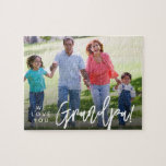 Vatertag Geschenk Idee Personalisiert Opa Foto Puzzle<br><div class="desc">Überraschung Opa heute Vatertag mit einem personalisierten Foto-Puzzle, in dem steht: "Wir Liebe dich, Opa." Fügen Sie Ihr Lieblings-Foto, um ein herzliches, lustiges und bedeutsames Stück zu schaffen. Ein perfektes Geschenk, um gemeinsam gepflegte Erinnerungen zu feiern.</div>