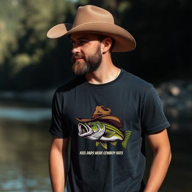 Vätertag Sonnenfisch mit Cowboy-Hut T-Shirt (Bass Fish with a Cowboy Hat, Fisherman Style Fathers Day Birthday For him)