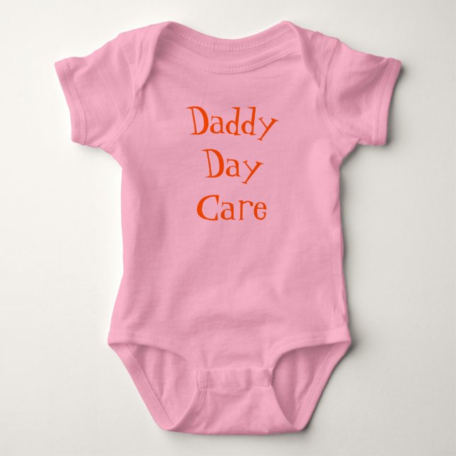 Vati-Tagessorgfalt-T-Shirt Baby Strampler (Vorderseite)