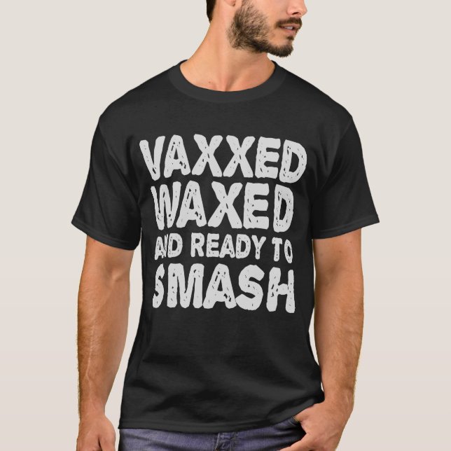 Vaxxed gebeugt und bereit, um lustiges Geschenk zu T-Shirt (Vorderseite)