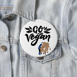 Vegane Person umarmt Kuh Button