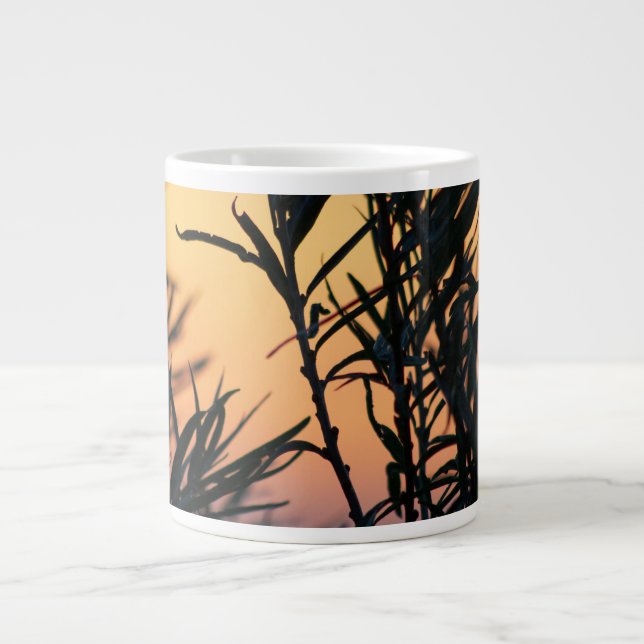 Vegetation bei Sonnenuntergang Jumbo-Tasse (Vorderseite)