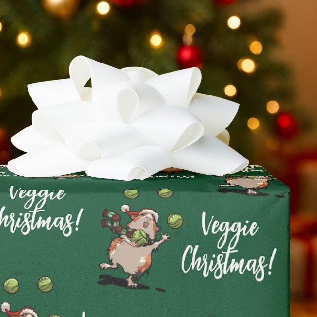 Veggie Christmas! Cute Guinea Pig Juggling Sprouts Geschenkpapier (Von Creator hochgeladen)