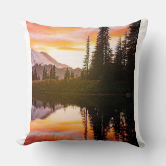 Velvet Elegance: Luxe Comfort Throw Kissen Kissen