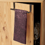 Velvety Wine Damask | Bordeaux Sangria Glam Geschirrtuch<br><div class="desc">90er Grunge, ganz erwachsen! Edler und dramatischer, gotisch inspiriert dunkelsamtiger Barockdamast in tiefer Farbenpalette schafft eine opulente, Vintag zerkleinerte Samtstruktur. Aus der luxuriösen und raffinierten Kollektion "Moody Jewel Tones" verleiht dieses moderne Mischmedium unisex (und dennoch feminin) abstrakten Effekt einen vollkommenen Pop duskischer, gedämpfter und schlichter Farbe. #jeweltones Um Produkte oder...</div>