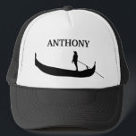 Venice Gondola Silhouette Schwarz-Weiß Truckerkappe<br><div class="desc">Erstellen Sie ein personalisiertes Geschenk mit einem Venezianischen Stil. Diese Baseballmütze oder LKWs,  die eine Silhouette-Style-Abbildung eines venezianischen,  italienischen Gondoliere und Gondel in schwarz und ist bereit,  mit einem Namen oben in Übereinstimmung mit schwarzen Buchstaben personalisiert werden</div>