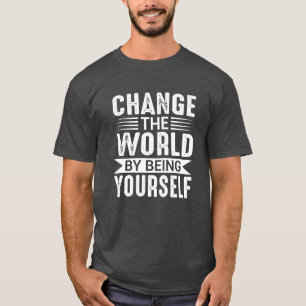 Verändere die Welt, indem du du selbst bist Motivi T-Shirt