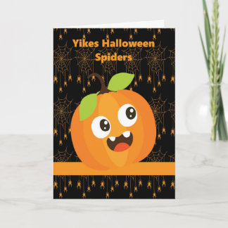 Verängstigter Halloween-Kürbis mit Spinnen und Net Karte