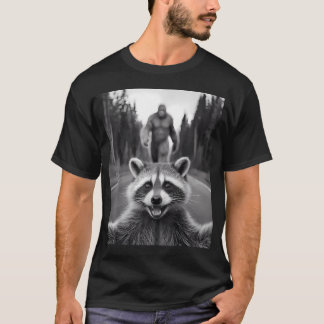 Verängstigtes Waschbär-Selfie mit Sasquatch Bigfoo T-Shirt
