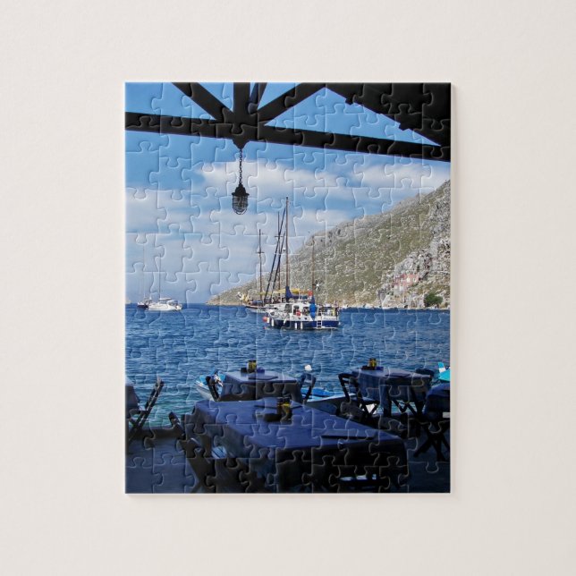 Verankert außerhalb des Taverna Puzzle (Vertikal)