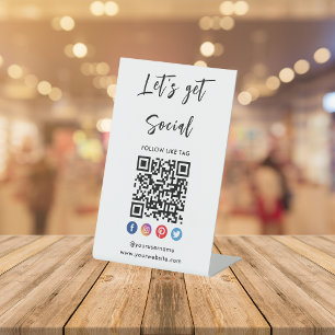 Verbindung mit dem weißen QR-Code der US Social Me Sockelschild