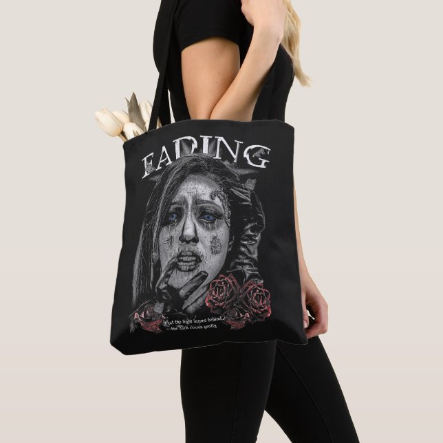 Verblassend - Gothic Streetwear Design (Von Nahem)