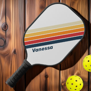 Verblasster Regenbogenstreifen mit Namen im Vintag Pickleball Schläger