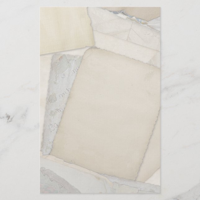 Verbleibendes altes Buch deckt das Papier ab (Vorderseite)