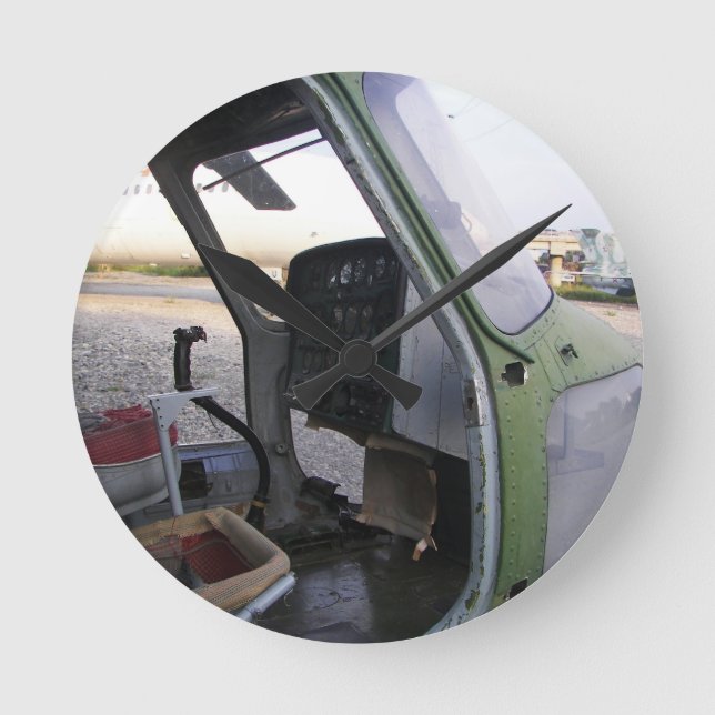Verbleibt an einem Hubschrauber aus dem Kalten Kri Runde Wanduhr (Vorderseite)