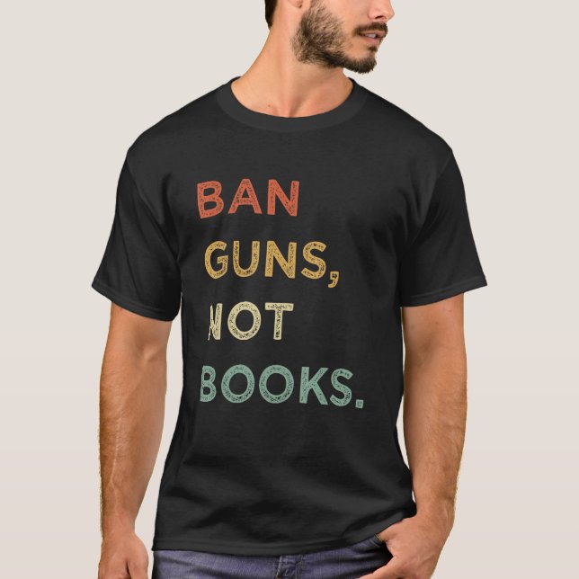 Verbotene Waffen, keine Bücher, rückwirkend Lesen  T-Shirt (Vorderseite)
