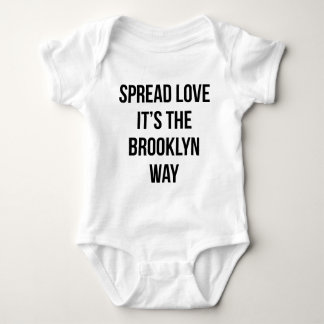 Verbreiten Sie Liebe, die es die Brooklyn-Weise Baby Strampler