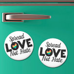 Verbreitung von Liebe nicht hassen LGBT Stolz Rege Magnet<br><div class="desc">LGBTQ Pride minimalistischer Patch mit der Formulierung Spread Liebe not Hate in modernen schwarzen Schriften mit einem schönen Regenbogenherz dekoriert. Für individuelle Anfragen kontaktieren Sie mich bitte unter zolicestore@hotmail.com (bitte 1-2 Arbeitstage erlauben)</div>