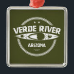 Verde River Arizona Kayaking Ornament Aus Metall<br><div class="desc">Der Wilde und Landschaftliche Fluss Verde fließt durch die Wildnisgebiete Mazatzal und Cedar Bench südlich von Camp Verde, Arizona und ist ein Paddelplatz und Erholungszentrum.</div>