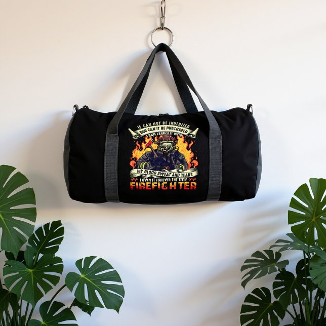 Verdienter Feuerwehrtitel mit Blut Duffle Bag (Von Creator hochgeladen)