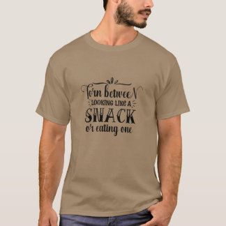 Verdrehen Sie sich zwischen einem Imbiss oder eine T-Shirt