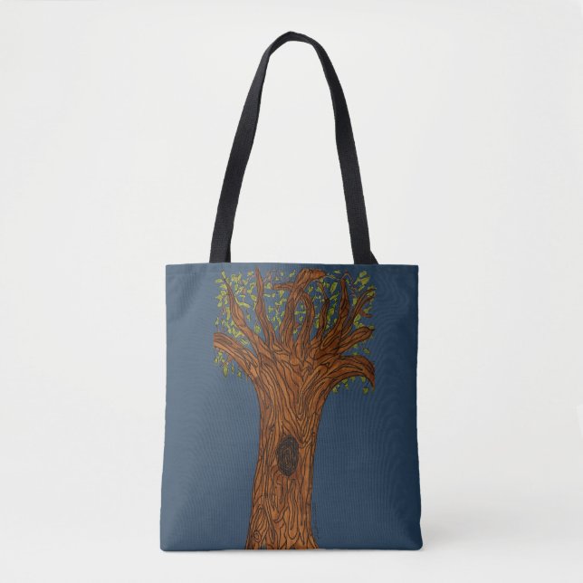 Verdrehter Baum mit blauem Hintergrund (Vorderseite)