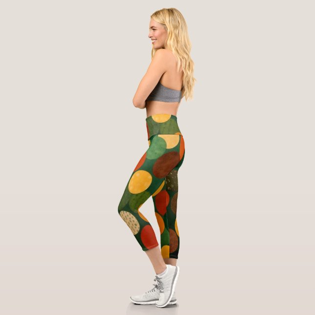 Veredle deine Bewegung mit einer Note Eleganz Capri Leggings (Links)