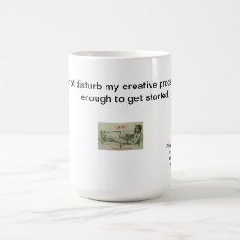 Verfasser an der Arbeits-Tasse Tasse