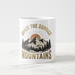Verfolge die Sonnenaufgangsberge Vintage-Camping W Jumbo-Tasse