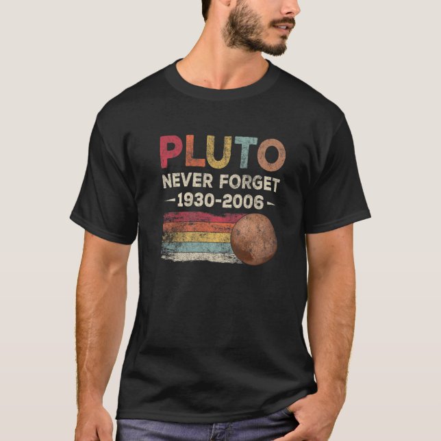 Vergessen Sie niemals Pluto 1930-2006 Funny Astron T-Shirt (Vorderseite)