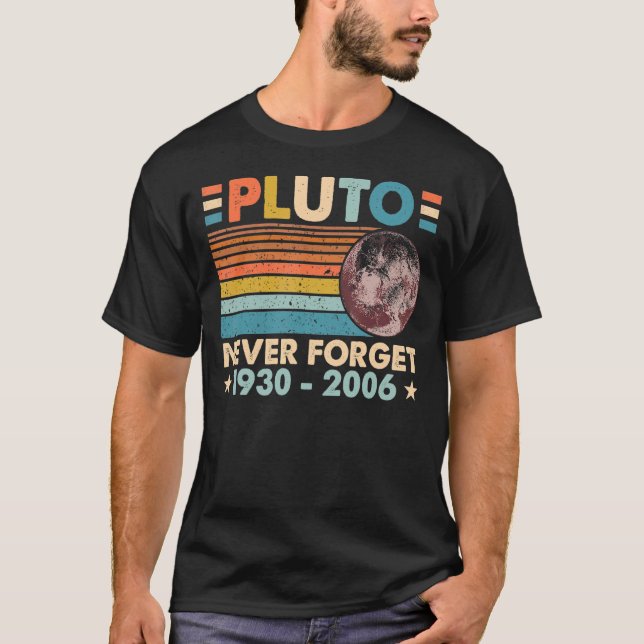 Vergessen Sie niemals Pluto Retro Astronomie Weltr T-Shirt (Vorderseite)