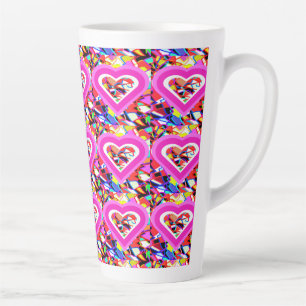 Verglühende Liebe auf einem Mosaikmuster Milchtasse