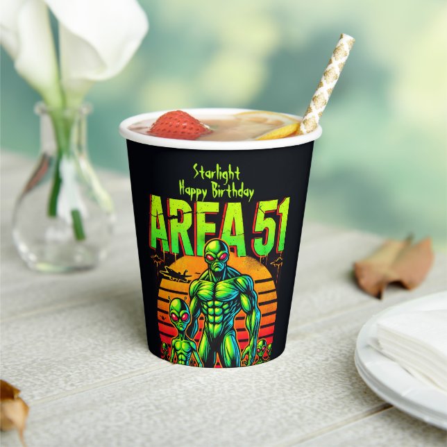 Verglühende UFOs über Fläche 51 Pappbecher (In Situ)