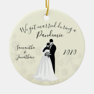 Verheiratet got im Jahr 2020 Maskenbad Keramik Ornament