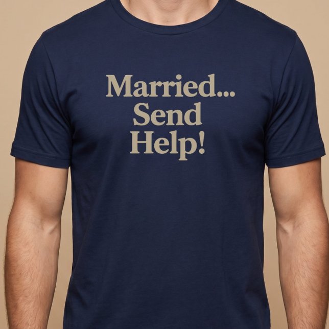 Verheiratet... Hilfe senden! T-Shirt (Von Creator hochgeladen)