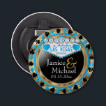 Verheiratet in Las Vegas - Baby Blue Flaschenöffner<br><div class="desc">Flaschenöffner. In einem verheirateten Design im Stil von Las Vegas mit einem Baby Blue und Imitate goldene metallische Optik bereit, um Sie zu personalisieren. Weitere Farben sind verfügbar. 📌 Wenn Sie weitere Anpassungen benötigen, klicken Sie bitte auf den Button "Weitere Anpassungen vornehmen" oder "Design anpassen oder bearbeiten" und verwenden Sie...</div>