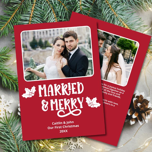 Verheiratet Merry 1. Weihnachten Neu verheiratetes (Married & Merry Custom Photo Christmas Card with Festive Font & Holly, personalized message on back.)