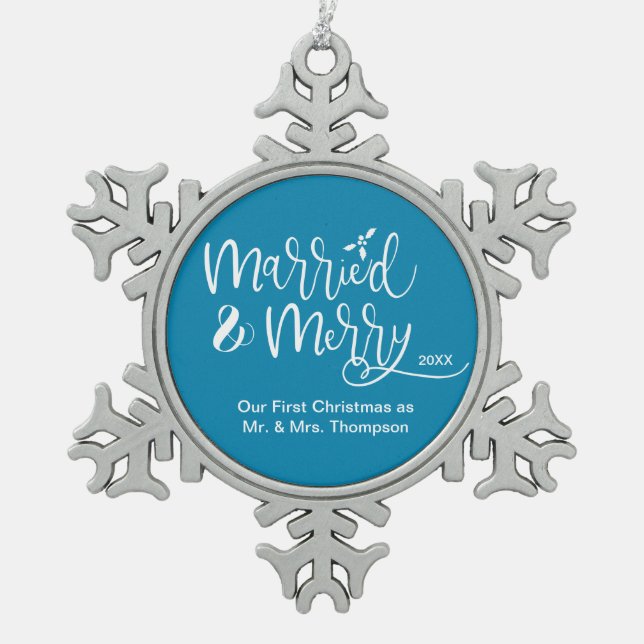 Verheiratet & Merry Newly Weds 1. Weihnachtsblau Schneeflocken Zinn-Ornament (Vorderseite)