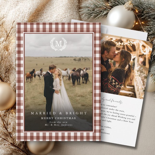 "Verheiratet & Strahlend" Gingham-Wappen-Monogramm Dankeskarte ("Married & Bright" Gingham Monogram Crest 2 Photo Thank You Card)