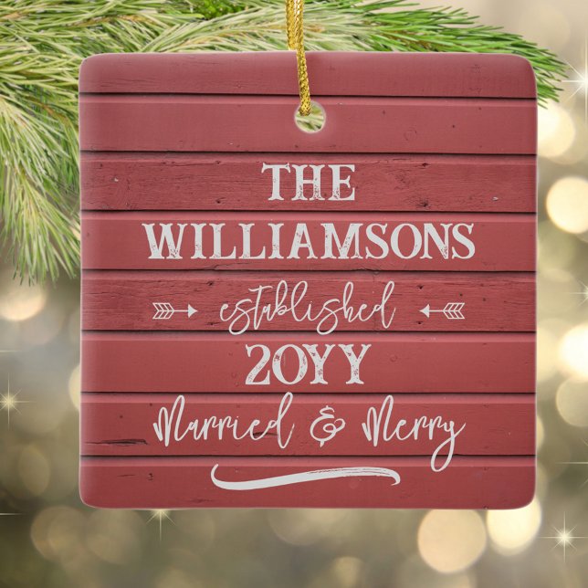 Verheiratet und froh Red Barn Erstes Weihnachtsfes Keramikornament (Charming red barn personalized first married Christmas ornament with your photo)