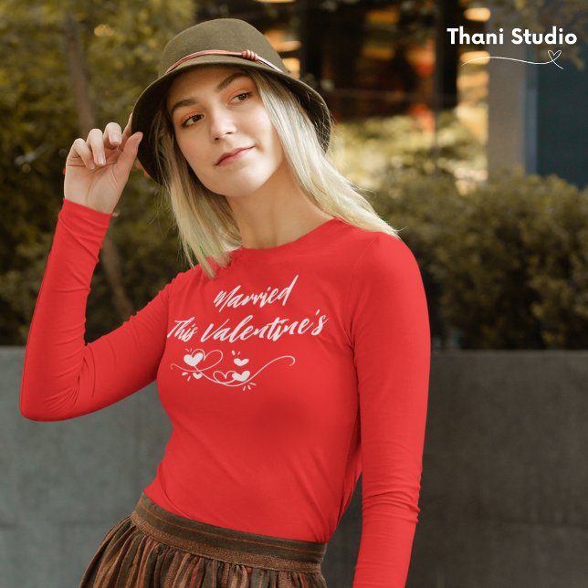 Verheiratete Herzmoderne Typografie T-Shirt (Von Creator hochgeladen)